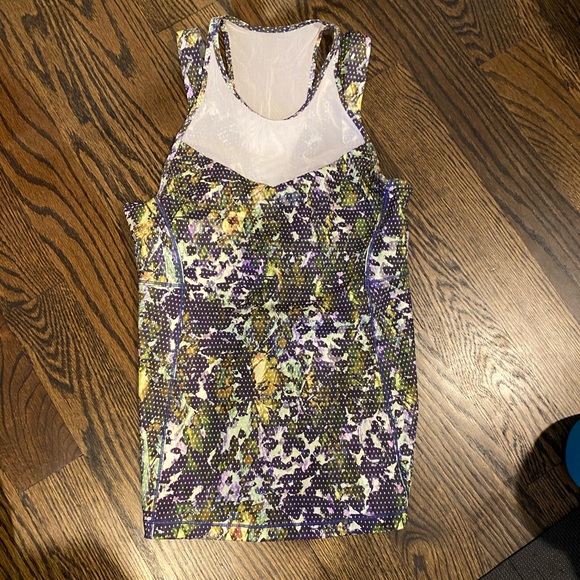 Lululemon mesh tank with built in bra! - Picture 5 of 7